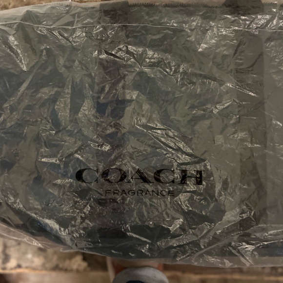 COACH army green duffle bag. Used it for a weekend trip and zipper broke - Picture 5 of 8